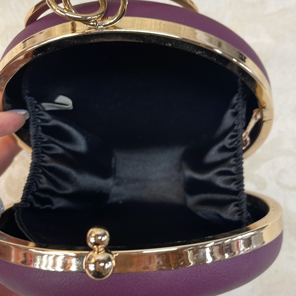Round Grape colored Crossbody clutch with strap - Picture 8 of 8